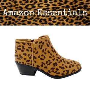 NWOT Amazon Essentials Women's Aola Faux Suede Ankle Bootie